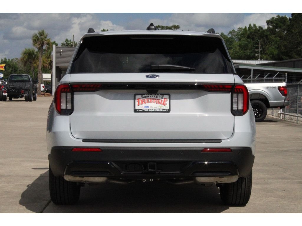 New 2026 Space White Metallic Ford ST-Line image 25