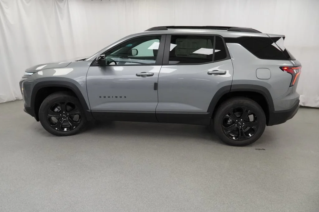 New 2027 Sterling Gray Metallic Chevrolet AWD LT image 37