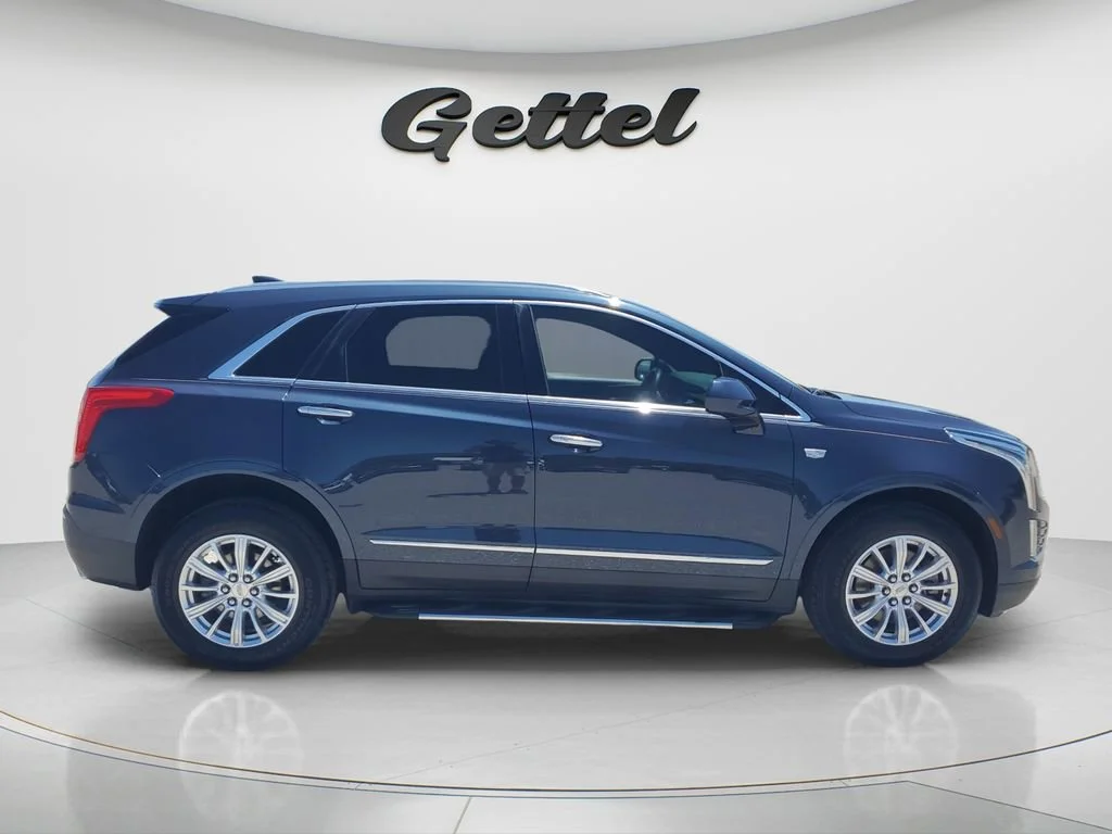 Used 2018 HARBOR BLUE METALLIC Cadillac FWD image 4
