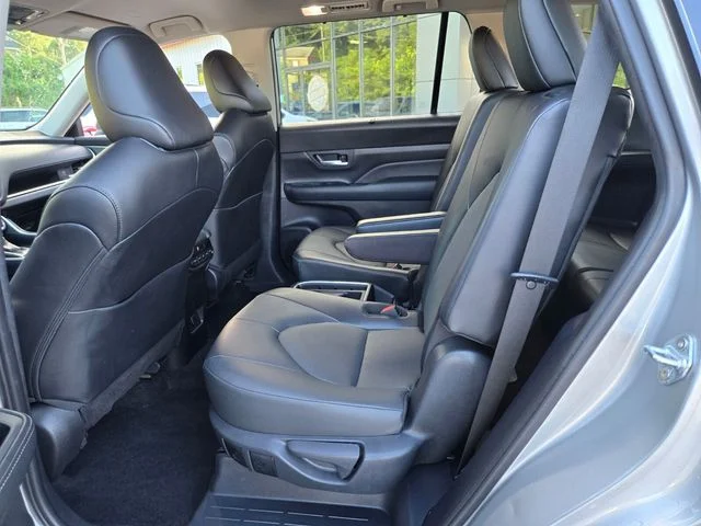 Used 2025 Silver Toyota XLE image 12