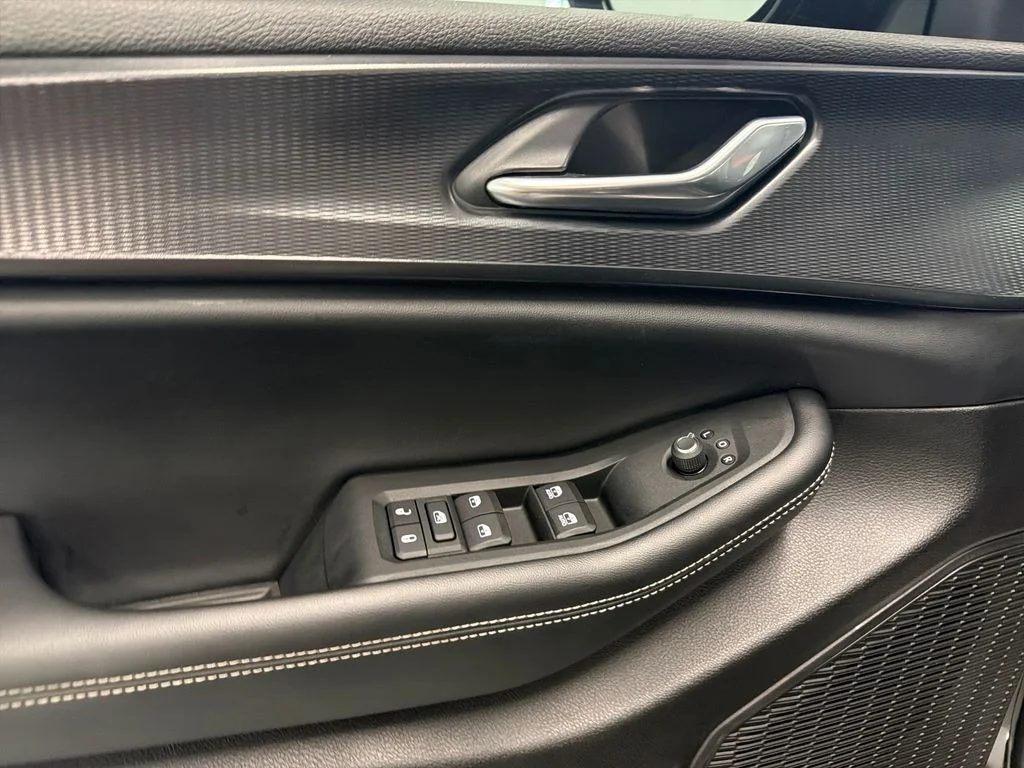 Used 2025 Black Jeep Altitude image 14