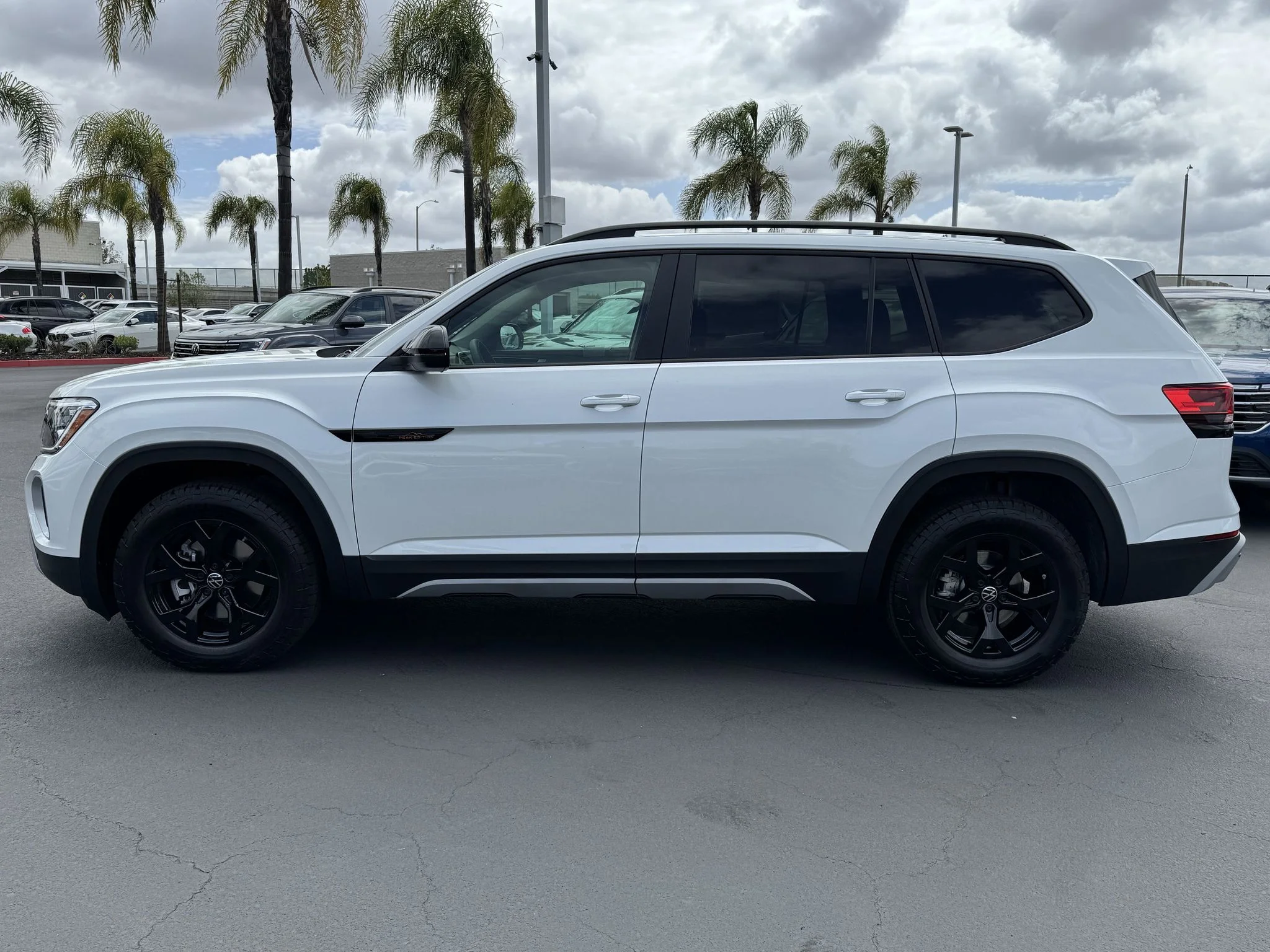 New 2026 Opal White Pearl Volkswagen 2.0T Peak Edition image 4