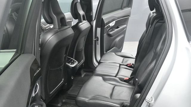 Used 2018 Silver Volvo T6 Momentum image 23