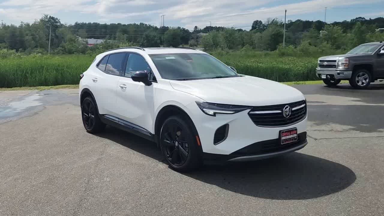 Used 2023 Summit White Buick Essence image 2