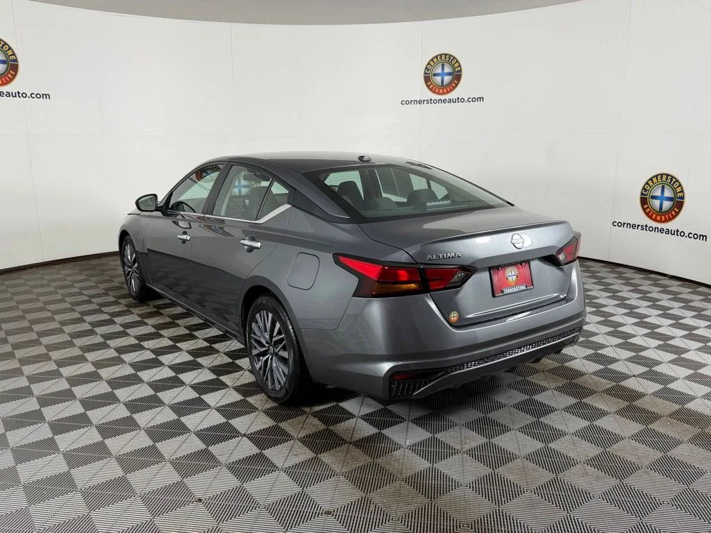 Used 2025 Gun Metallic Nissan 2.5 SV image 21