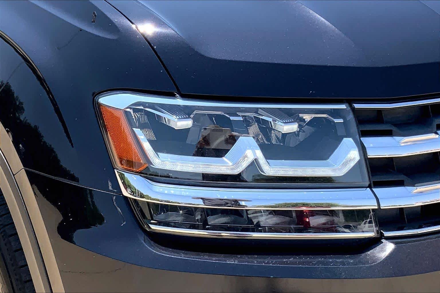 Used 2018 DEEP BLACK PEARL EFFECT Volkswagen 2.0T S image 26