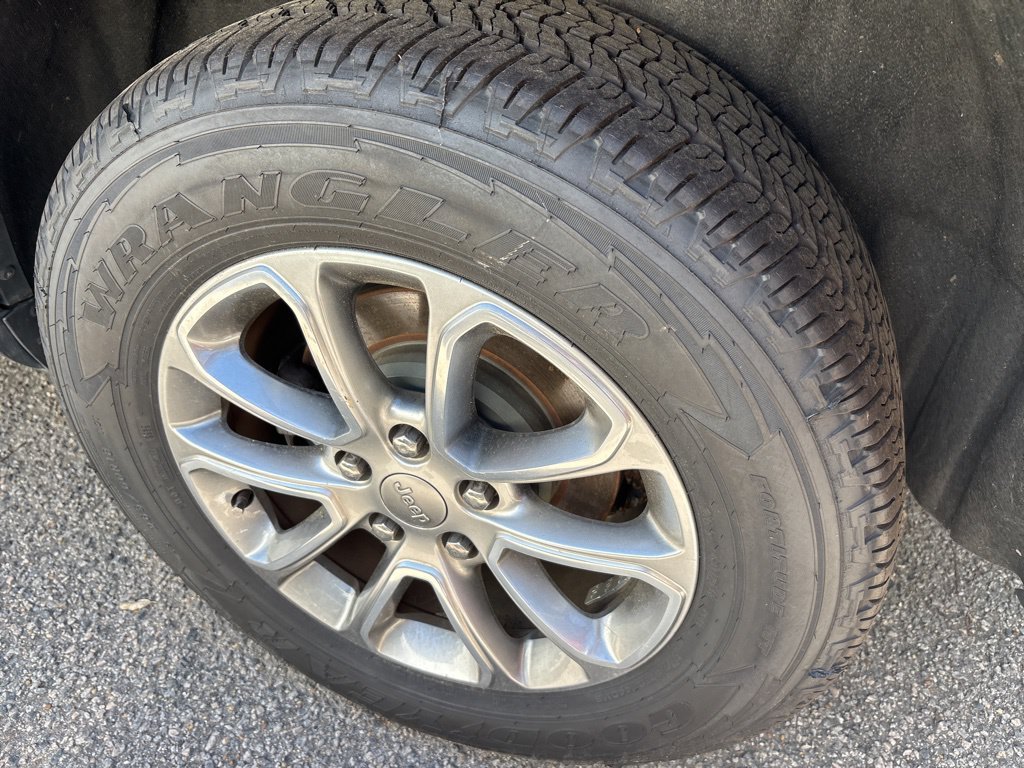 Used 2015 Black Jeep Limited image 15