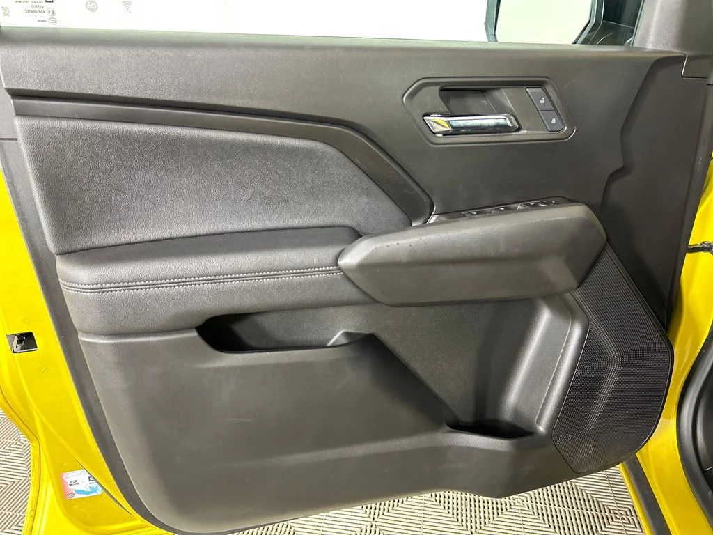 Used 2023 Red GMC Elevation image 12