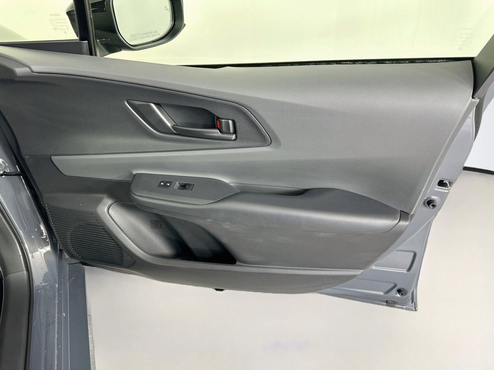 2026 Toyota Prius LE - Photo 32