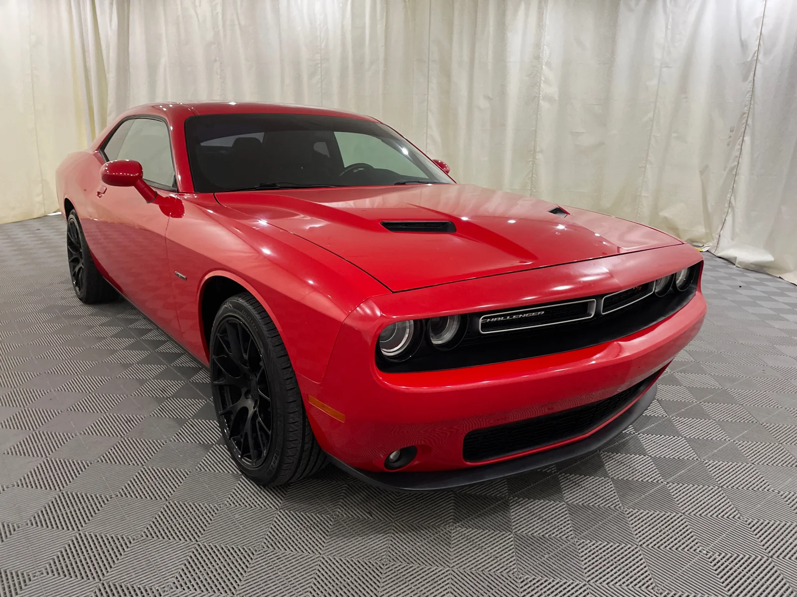 Used 2016 Torred Clearcoat Dodge R/T image 3