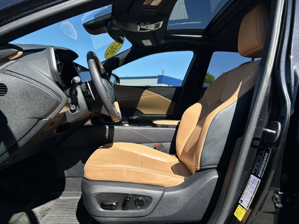 Used 2023 Black Lexus 350 Premium image 14