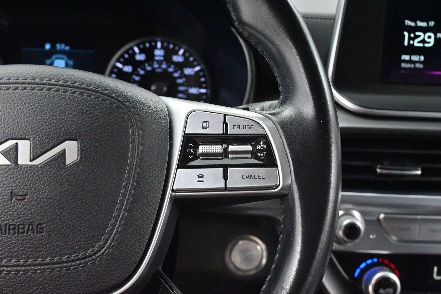 Used 2022 Glacial White Pearl Kia LX image 13