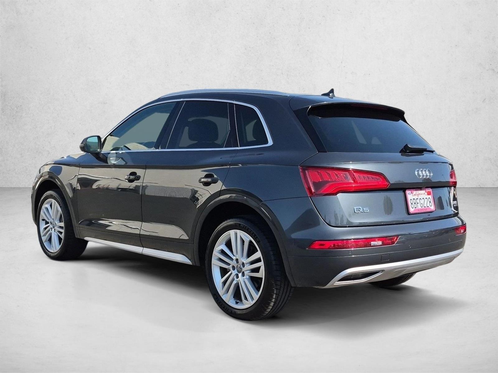 Used 2018 Silver/Gray Audi Premium Plus image 8