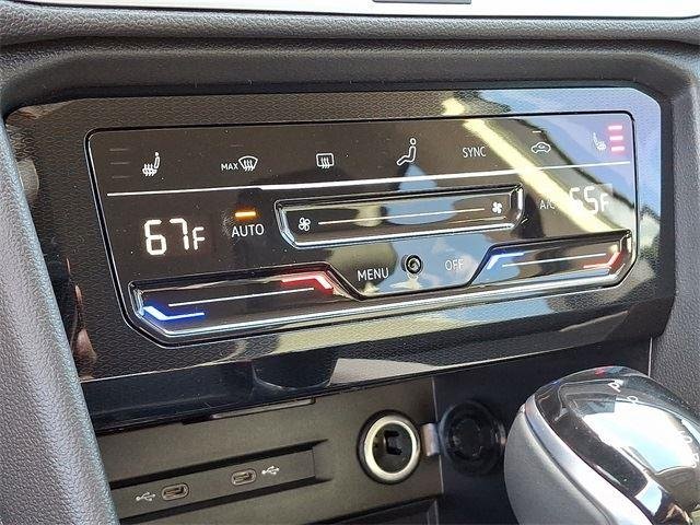 2025 Volkswagen Taos SE - Photo 12