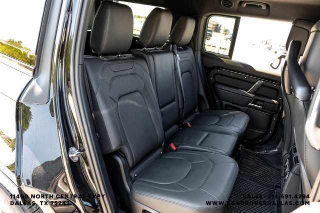 Used 2025 Santorini Black Metallic Land Rover X-Dynamic SE image 37