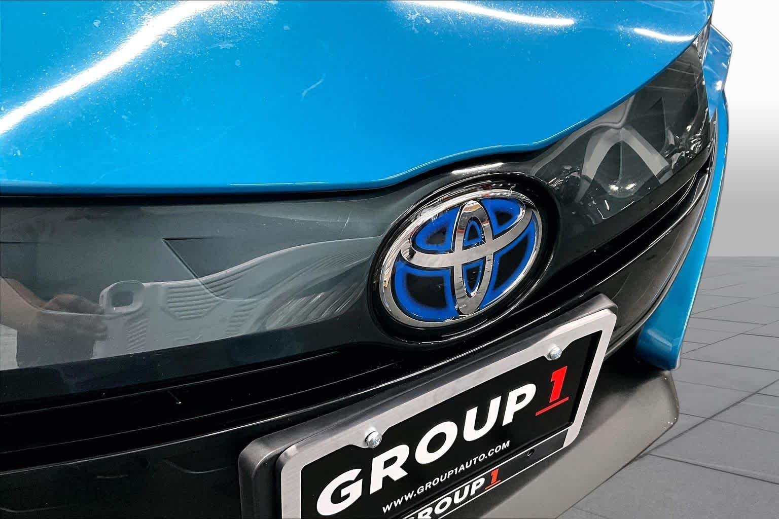 Used 2017 Blue Magnetism Toyota Premium image 28