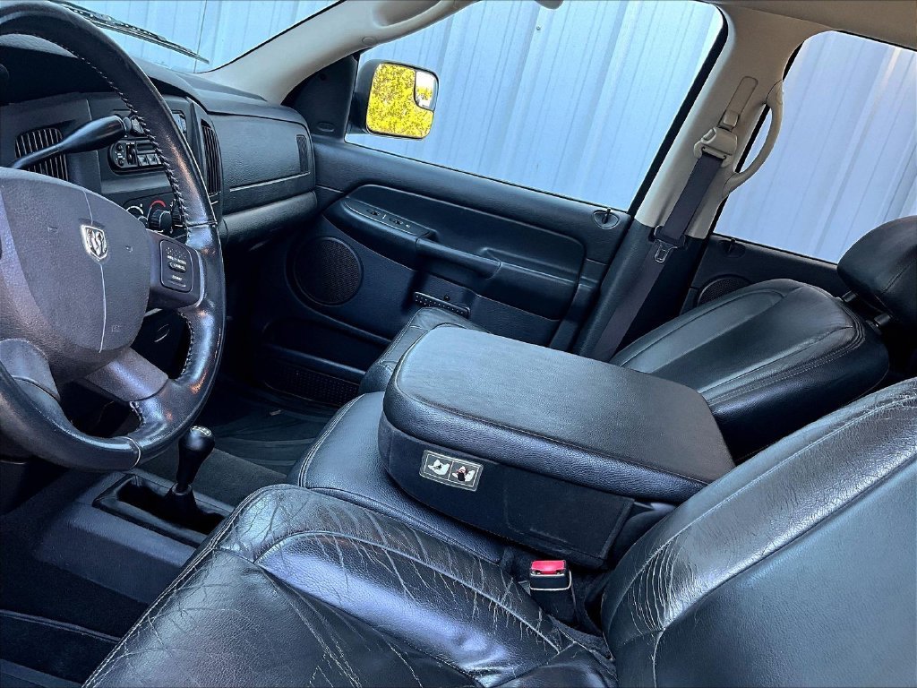 Used 2004 Black Dodge SLT image 21