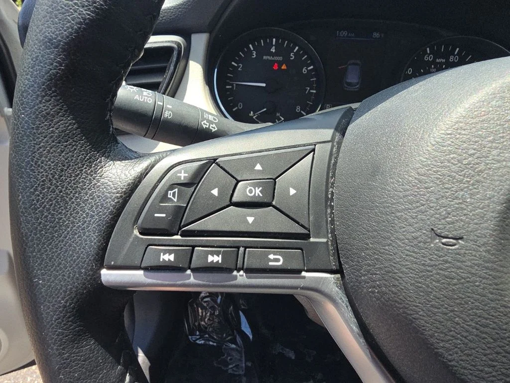 Used 2021 White Nissan SV image 15