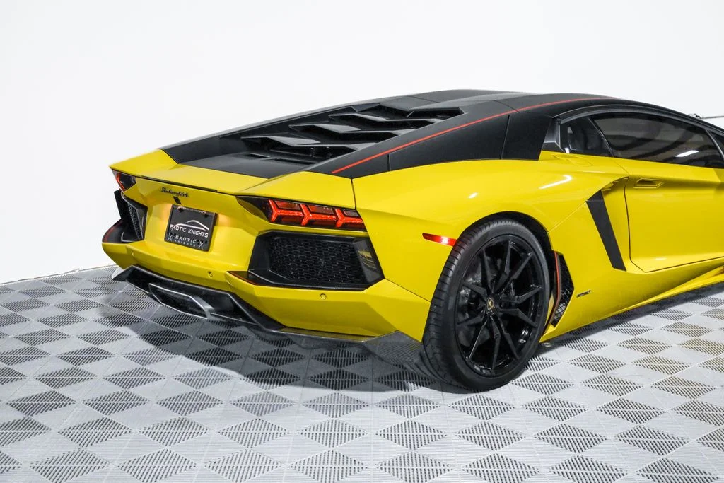 Used 2016 Yellow Lamborghini LP700-4 image 5