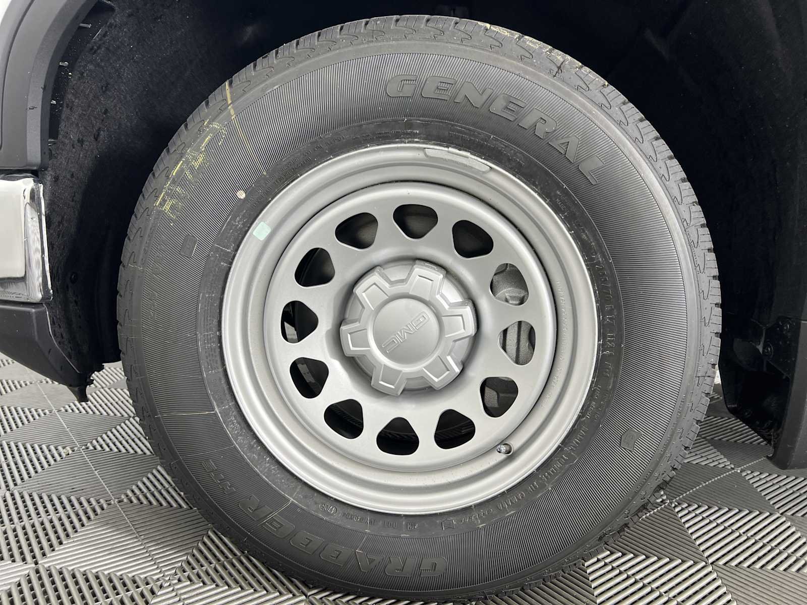 New 2026 Summit White GMC Pro image 9