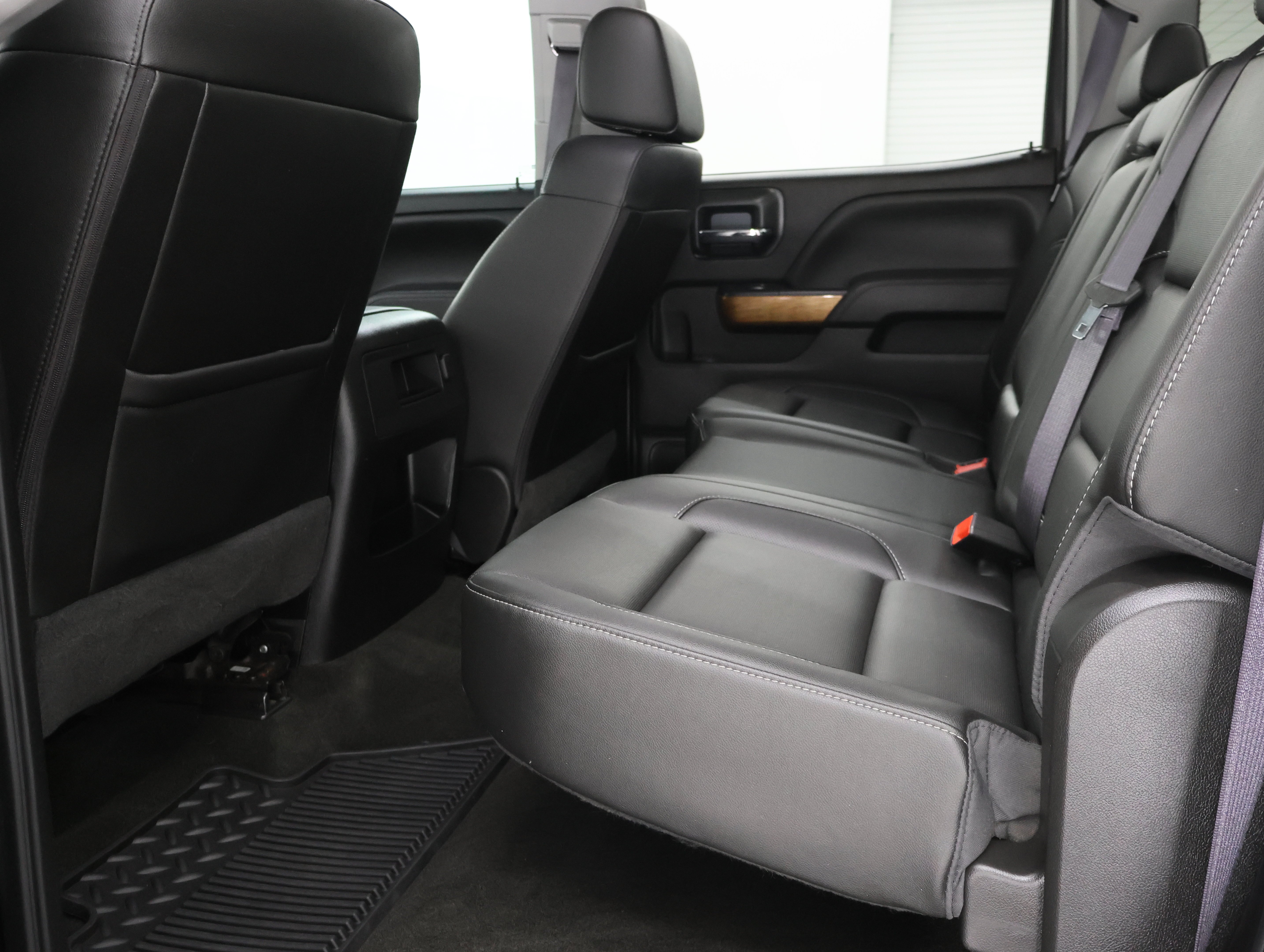 Used 2017 Black Chevrolet 4x4 Crew Cab LTZ DRW: CREW-LONG-DRW-LTZ-6.6L L5P DIESEL-NAV-HEAT/COOL SEATS-BACKUP CAM image 9