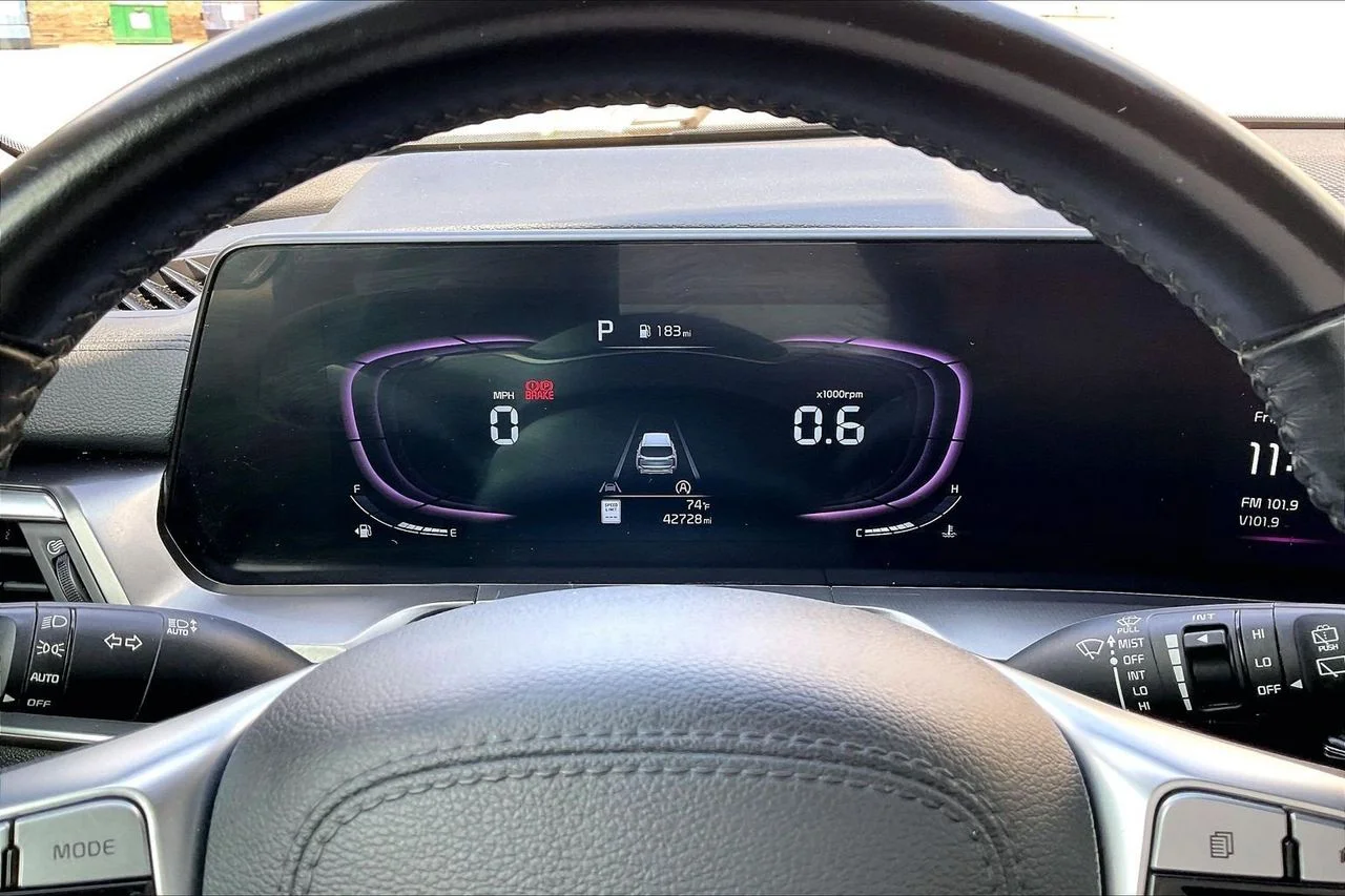 Used 2025  Kia S image 10
