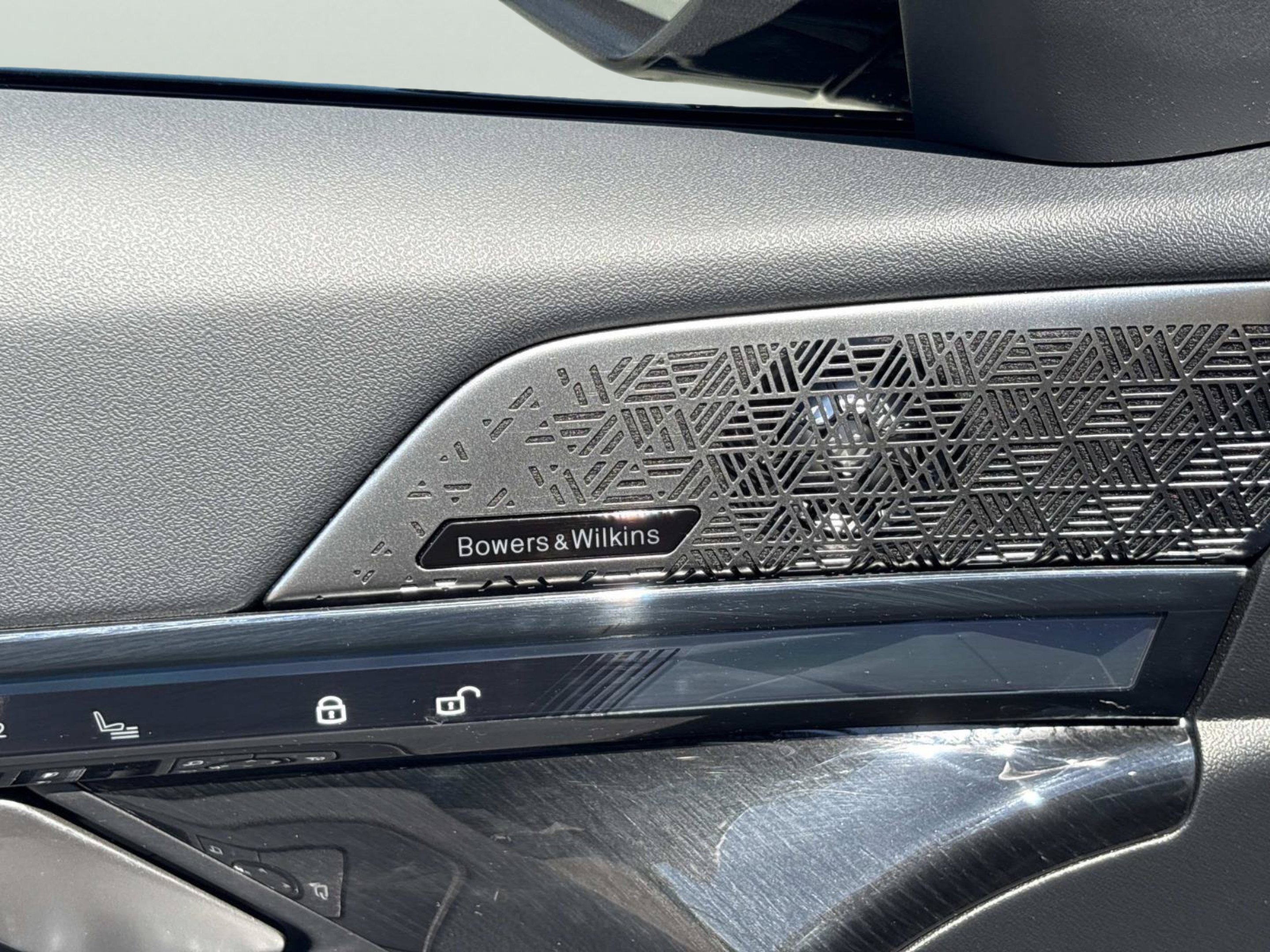 Used 2024 Black Sapphire Metallic BMW M60 image 23