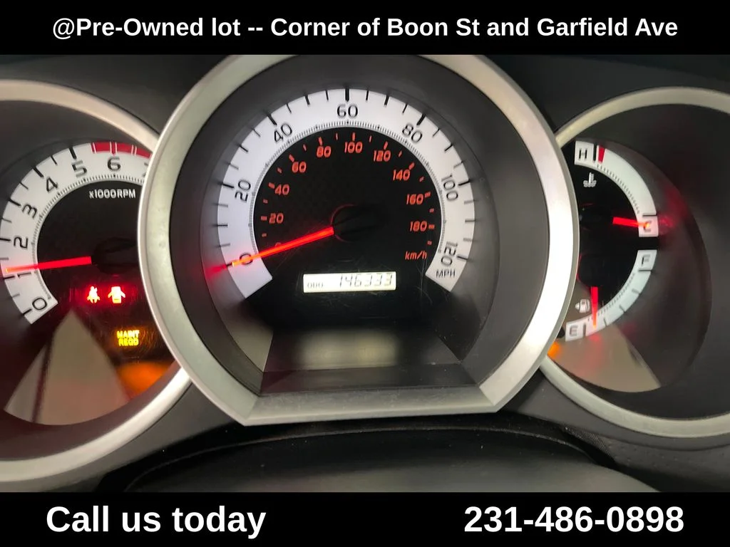 Used 2013 White Toyota Base image 22