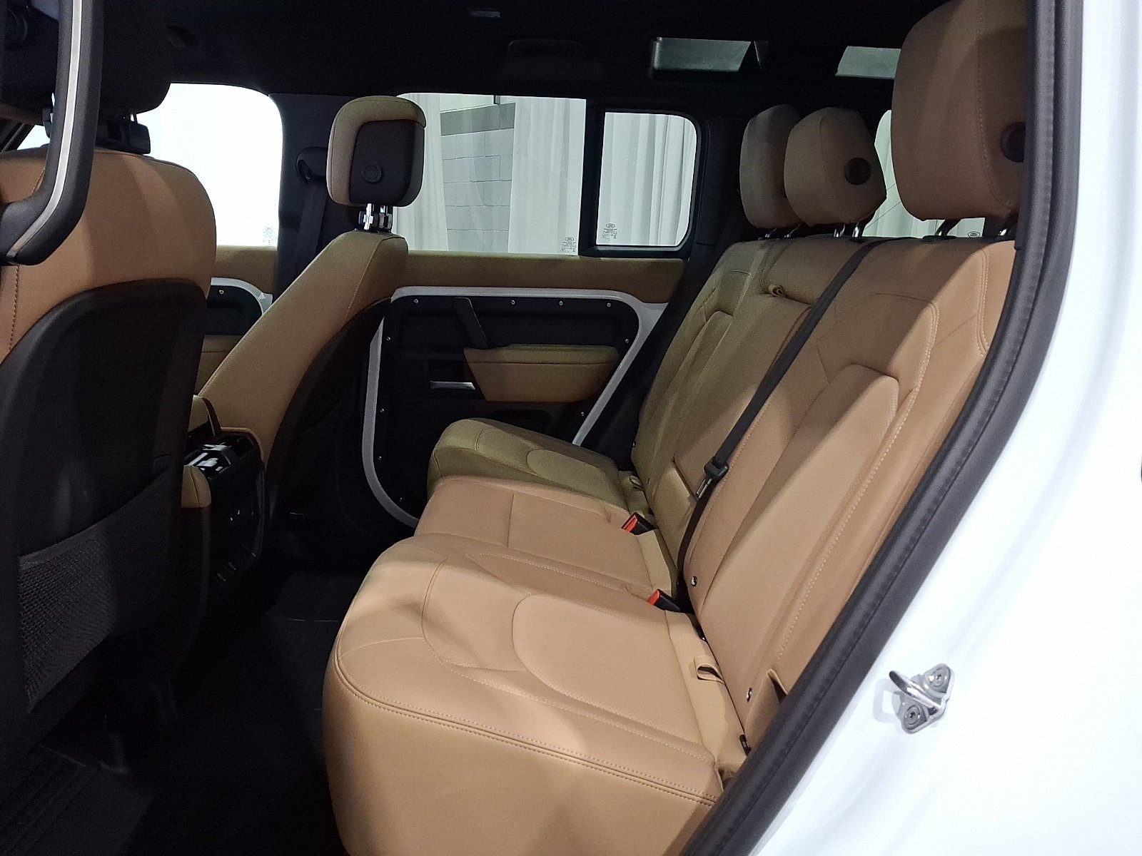 Certified Used 2026 Fuji White Land Rover  image 10