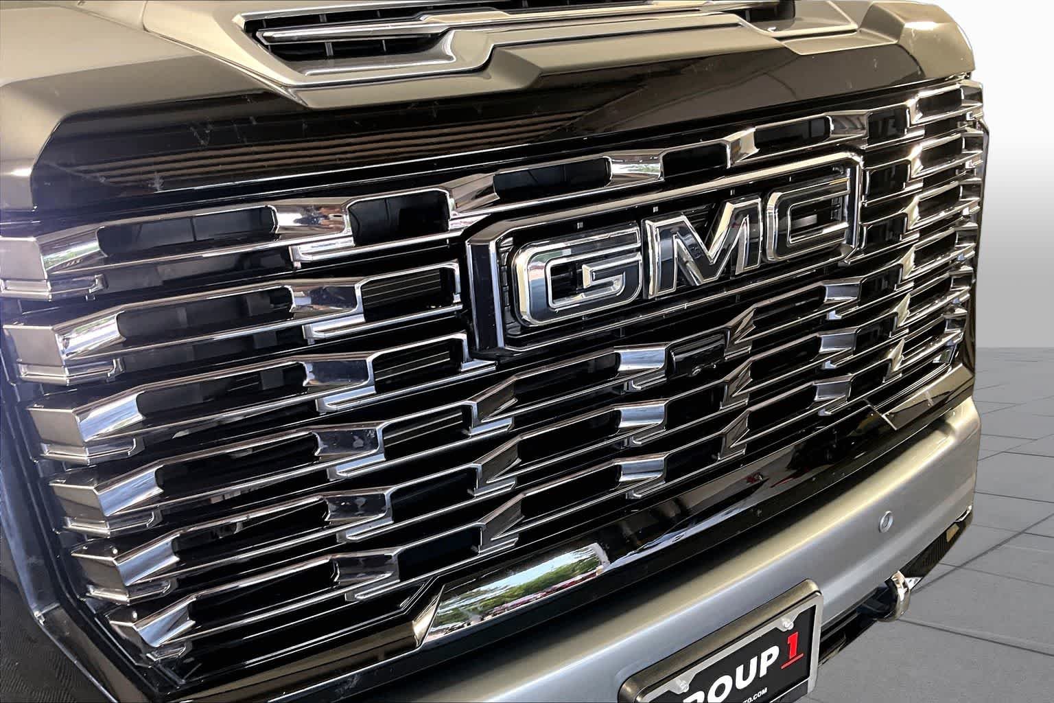 Used 2025 Sterling Metallic GMC Denali Ultimate image 29