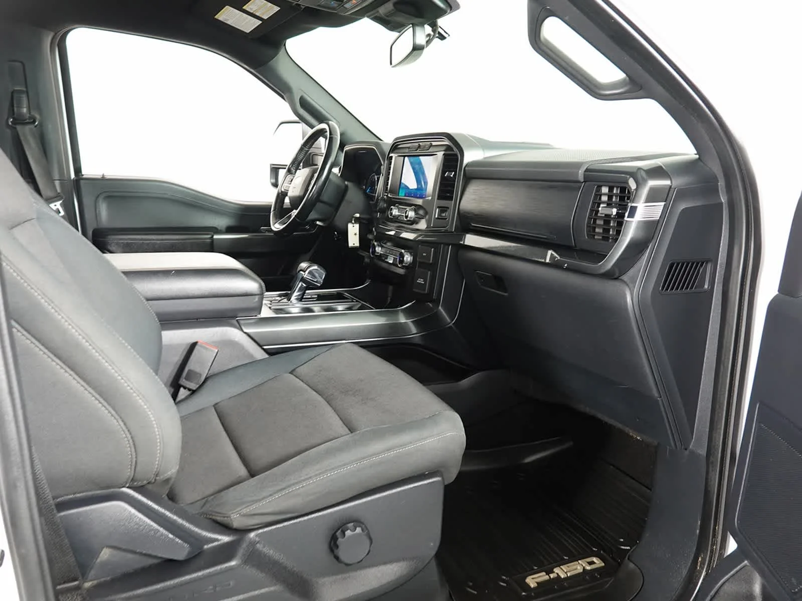 Used 2022 Oxford White Ford XLT image 16