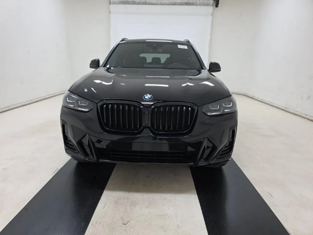Used 2023 Black Sapphire Metallic BMW xDrive30i image 3