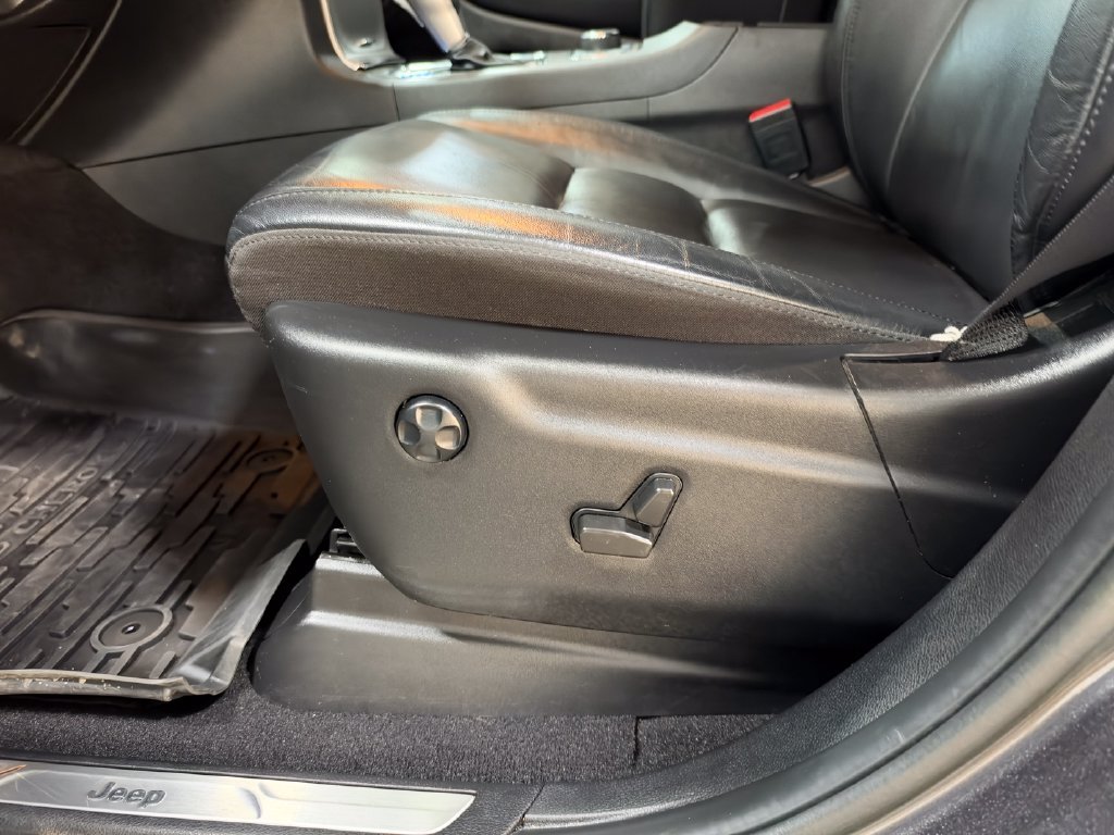 Used 2021 Gray Jeep Limited image 9
