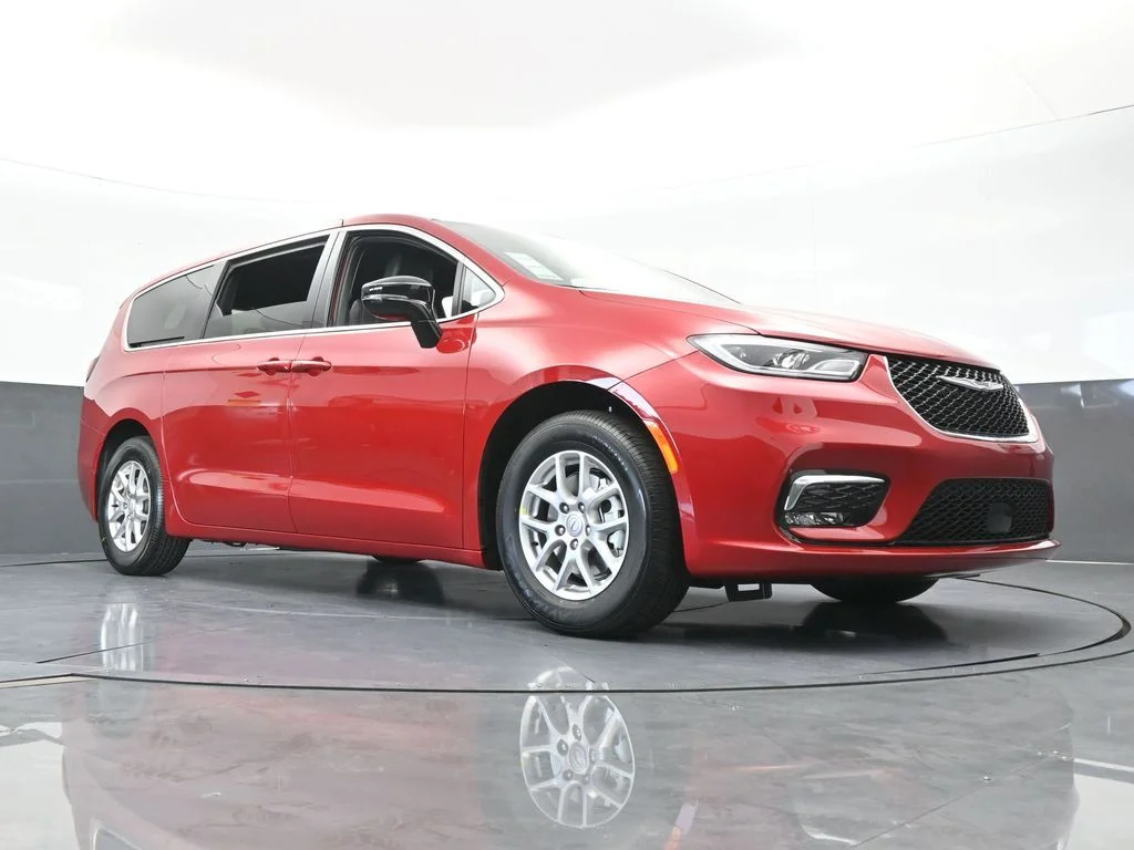 New 2026 Red Hot Pearl-Coat Exterior Paint Chrysler Select image 59
