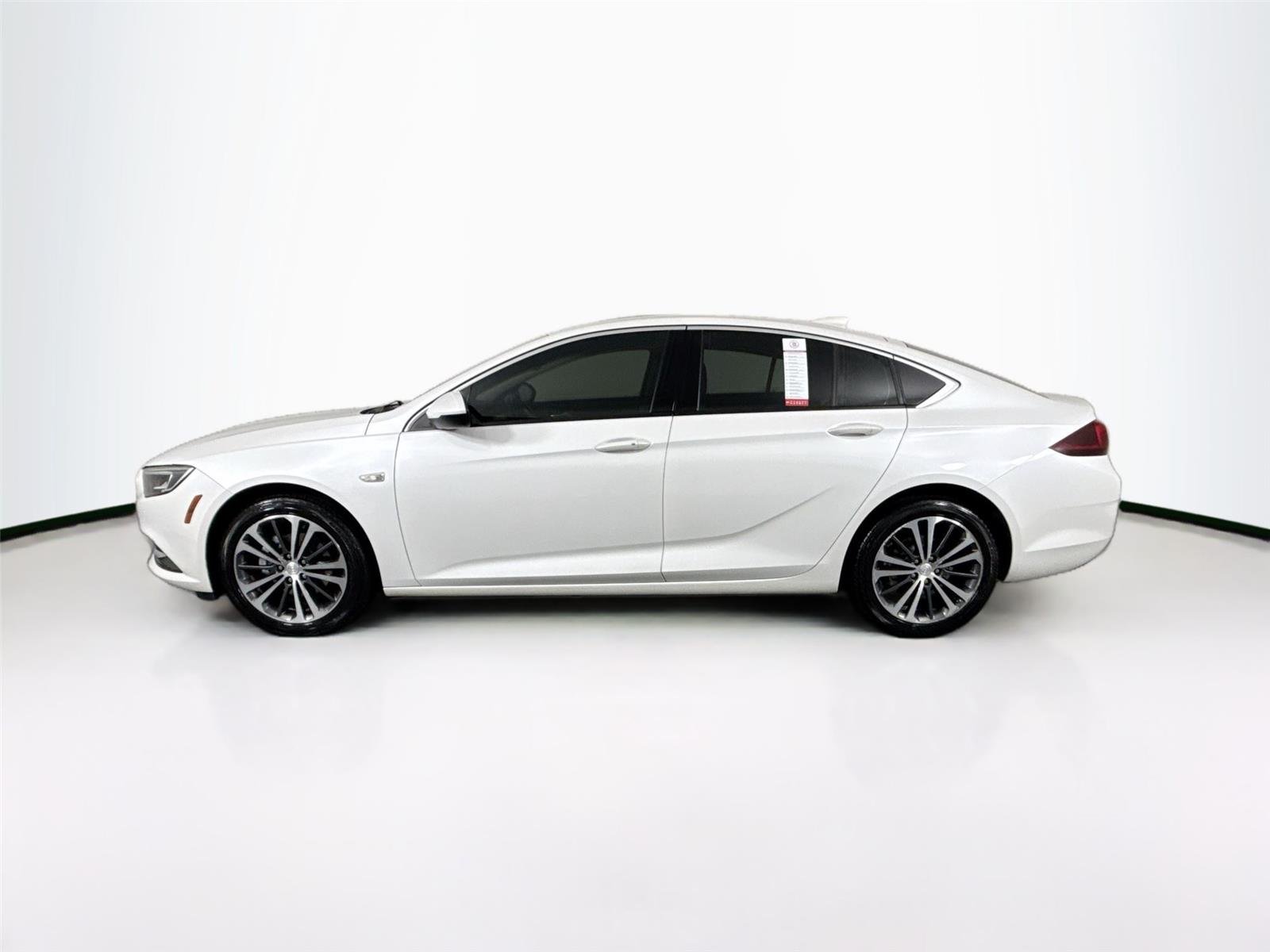Used 2018 White Frost Tricoat Buick Essence image 15