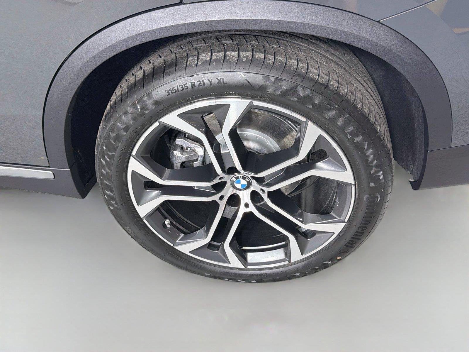 New 2026 Dravit Grey Metallic BMW sDrive40i image 32