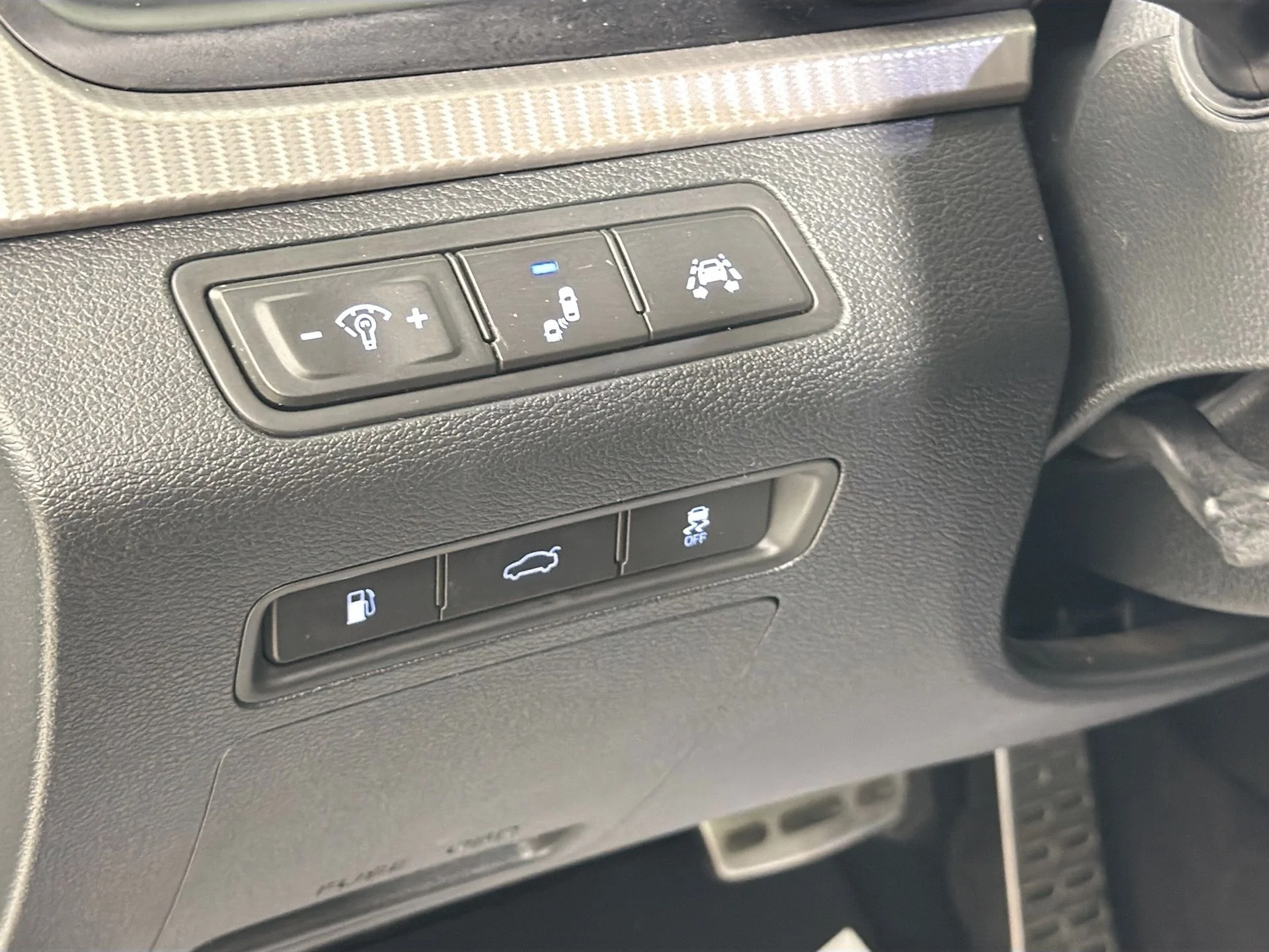 Used 2019 White Hyundai Limited image 11