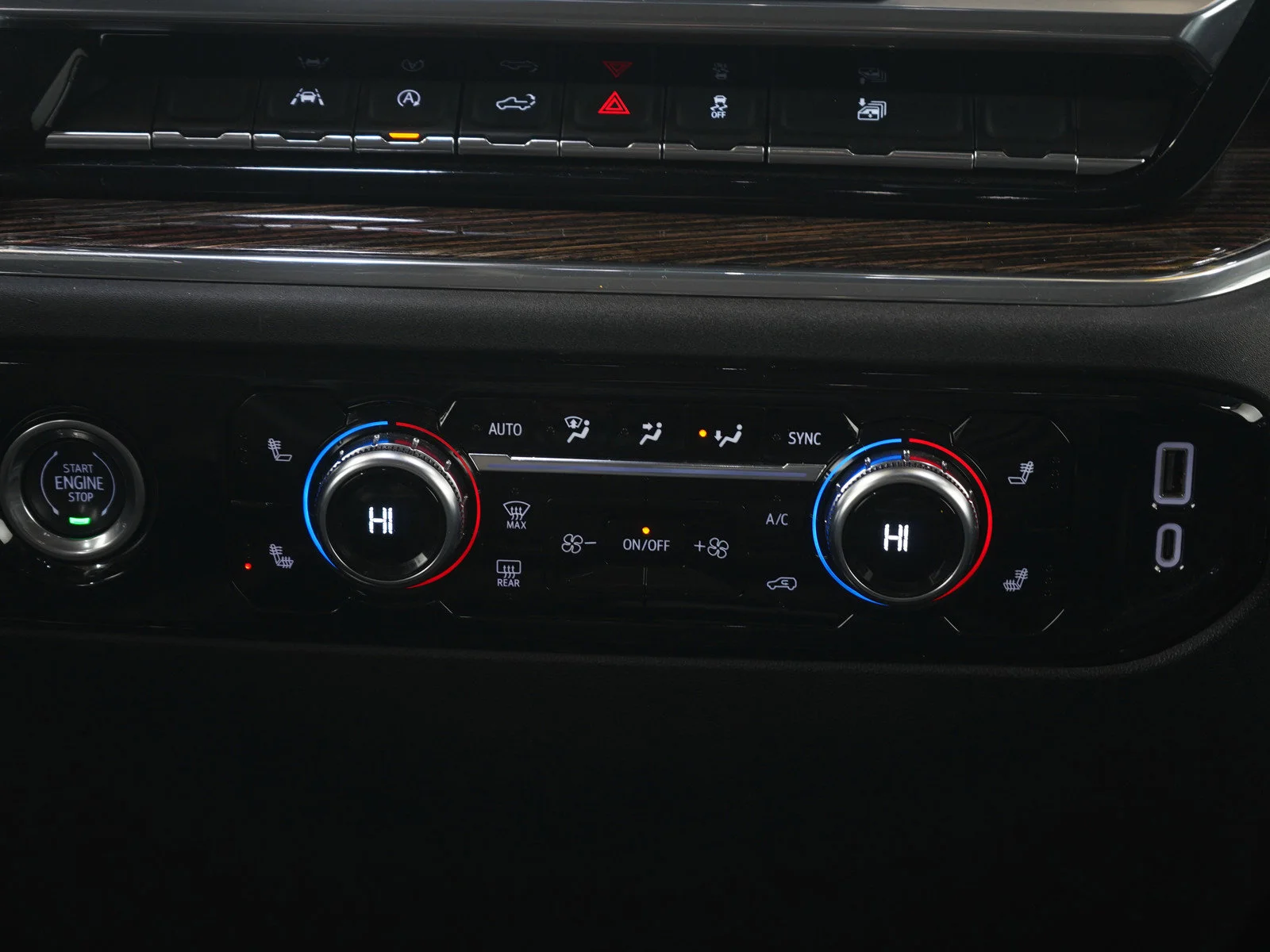 Used 2023 White GMC SLE image 20