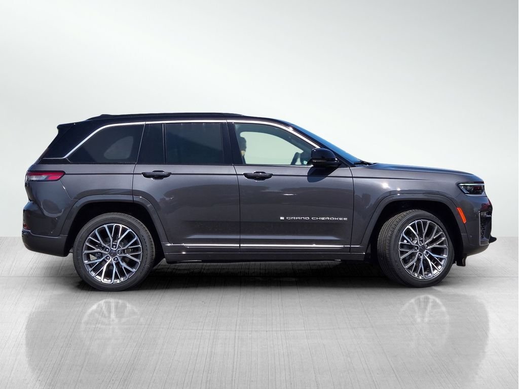 New 2026 Baltic Gray Metallic Clear-Coat Exterior Paint Jeep Summit image 3