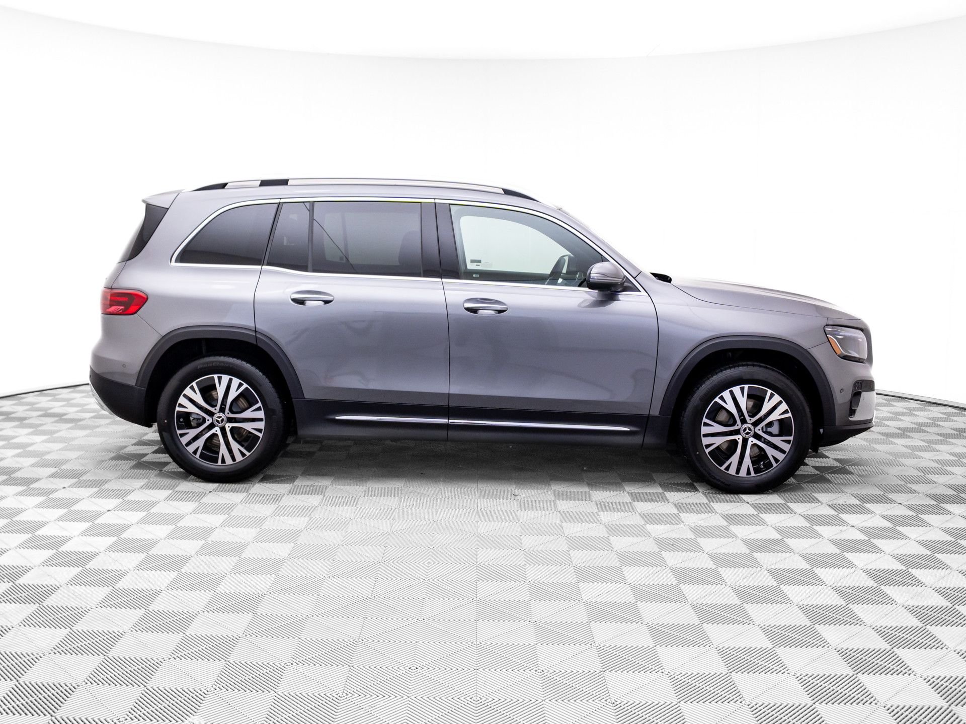 New 2026 Mountain Grey Metallic Mercedes-Benz GLB 250 image 6
