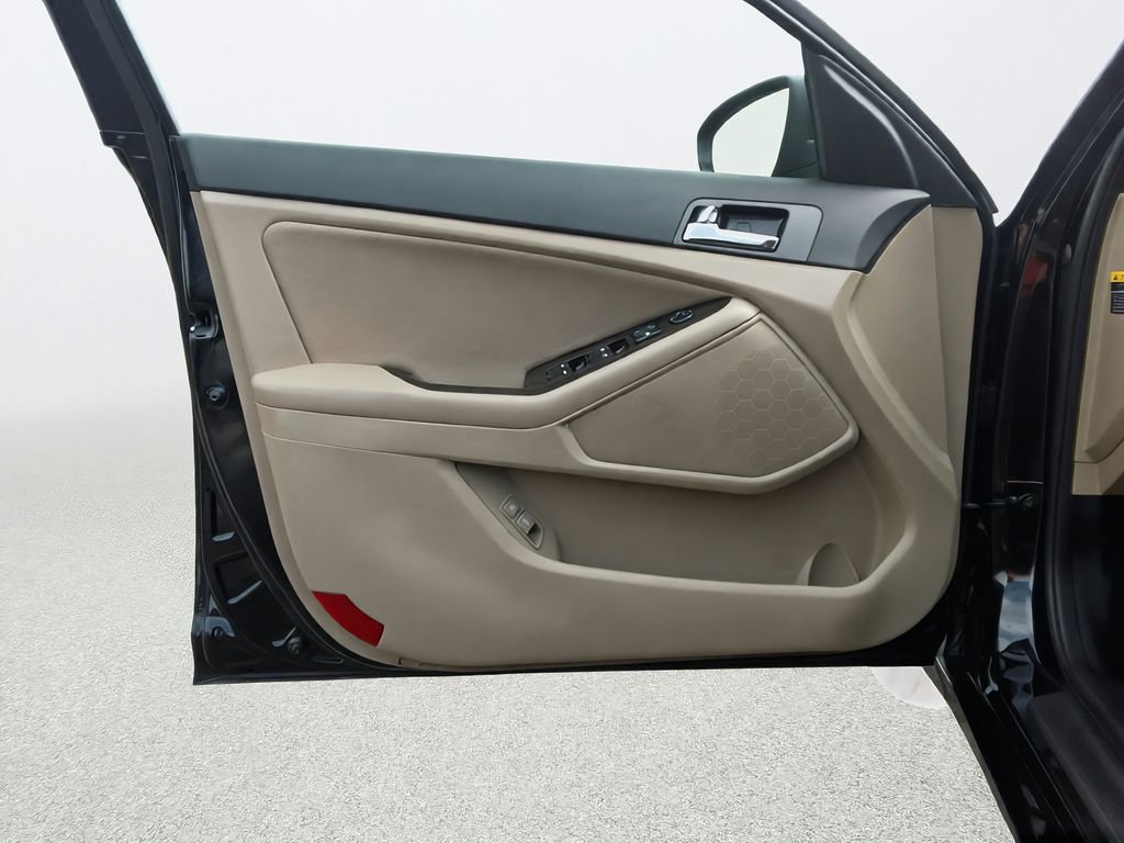 Used 2012 Black Kia EX image 15