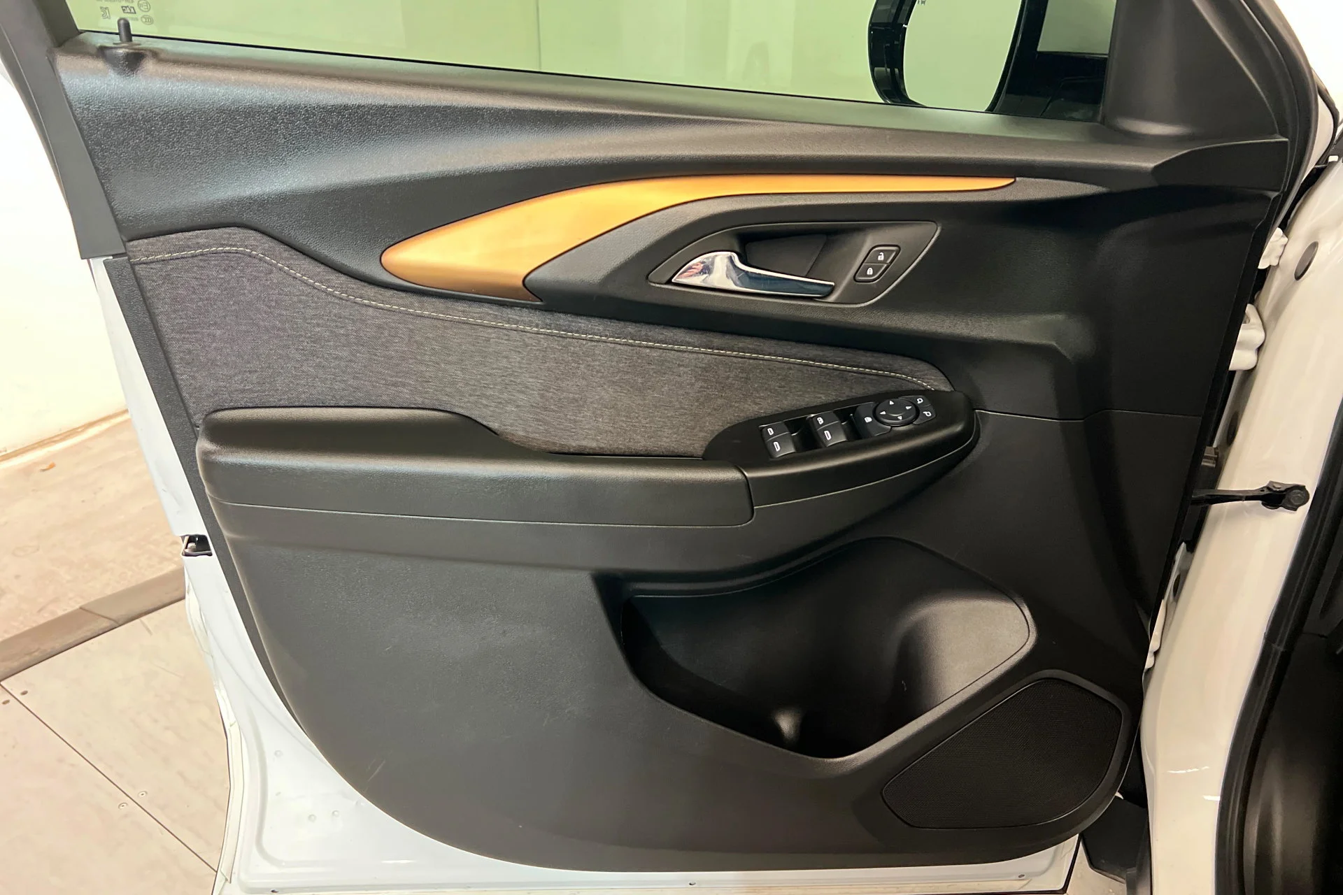 Used 2023 Summit White Chevrolet ACTIV image 14