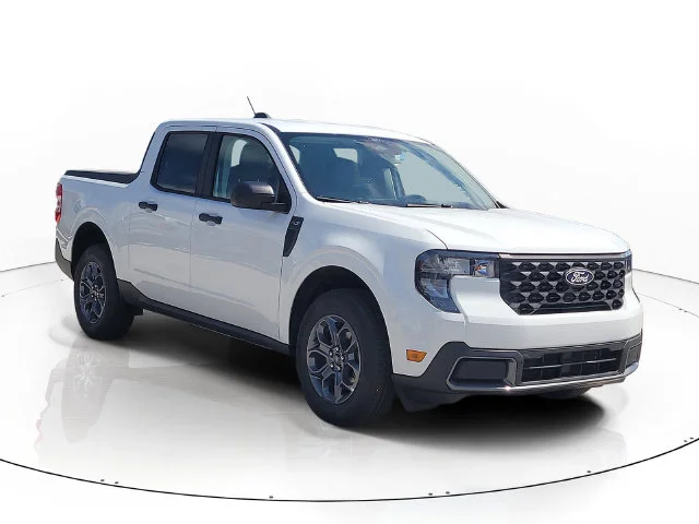 New 2026 Oxford White Ford XLT image 3