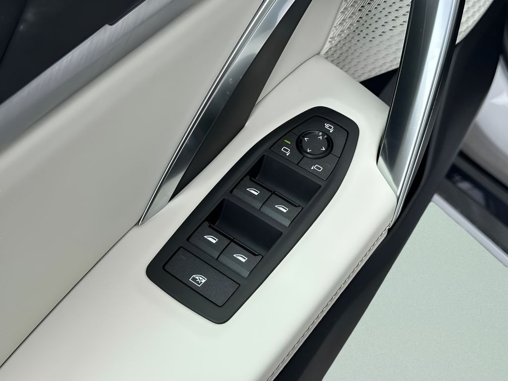 New 2026 Space Silver Metallic BMW xDrive28i image 12