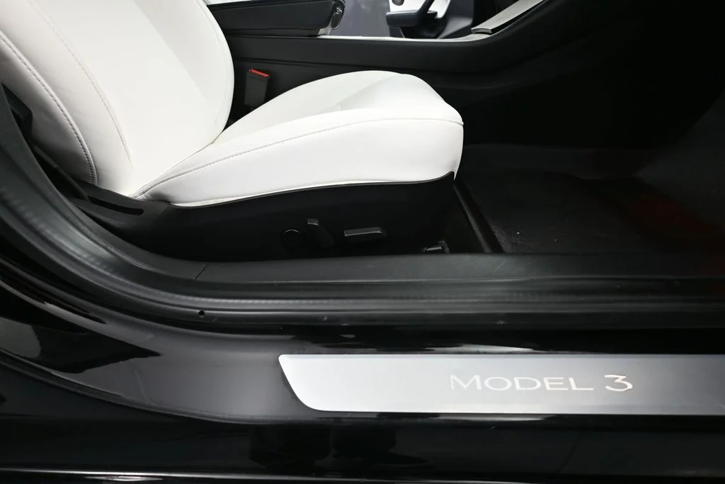 Used 2018 Black Tesla Long Range image 43