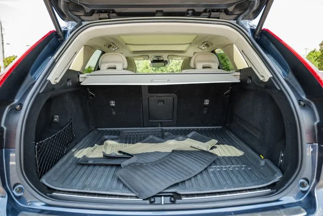 Used 2019 Denim Blue Volvo T5 Inscription image 10