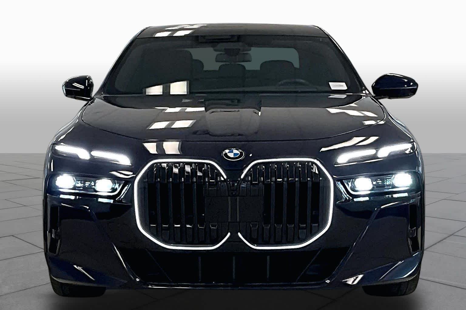 Used 2025 Tanzanite Blue II Metallic BMW 740i image 3