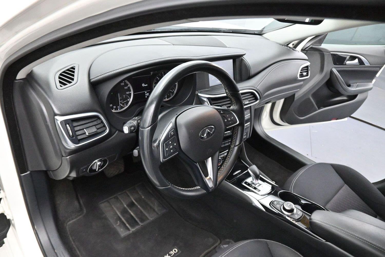 Used 2018 Majestic White INFINITI Base image 13