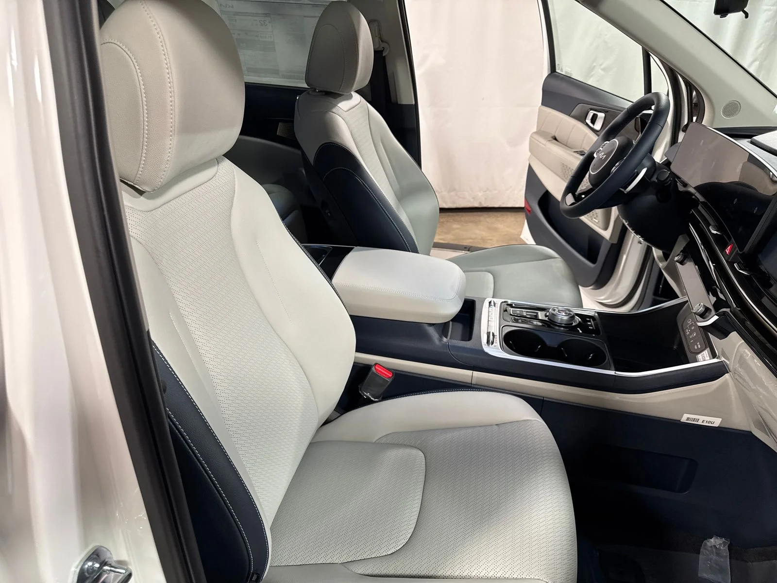 New 2026 Snow White Pearl Kia SX Prestige image 26