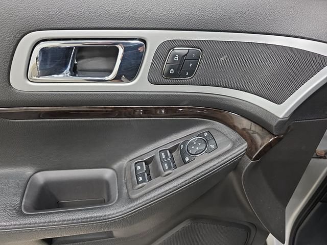 Used 2011 Silver Ford Limited image 28
